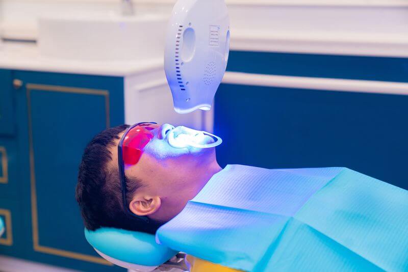 Tẩy trắng răng bằng công nghệ laser nhanh chóng chỉ trong khoảng 20 - 40 phút