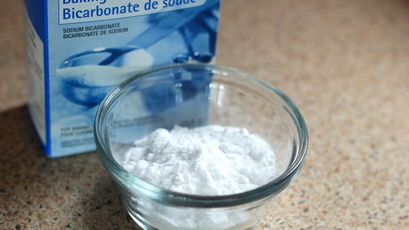 Bột baking soda thường được thay thế cho kem đánh răng